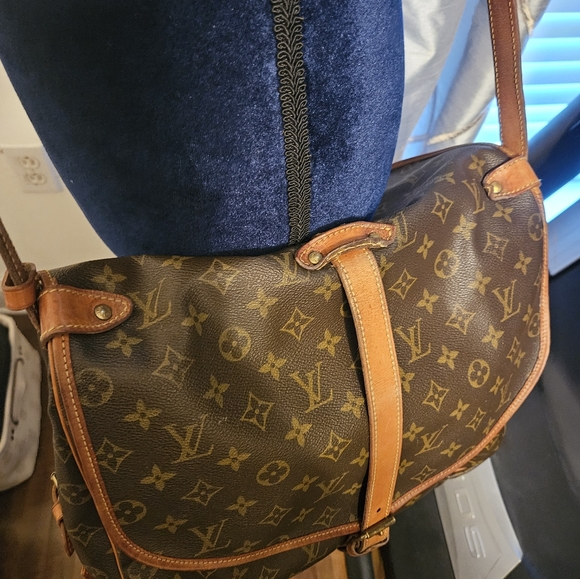Authentic Vintage Louis Vuitton Saumur 35 Monogram Canvas Messenger Shoulder bag - Picture 9 of 16